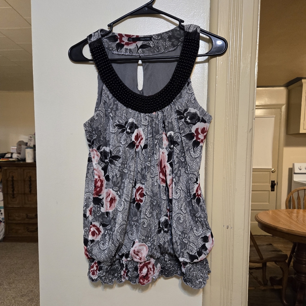 Maurices bling black, grey, & pink floral tank top size XL in great condition